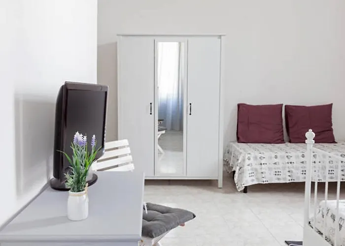 Domus Merulana Oda ve Kahvaltı 3*